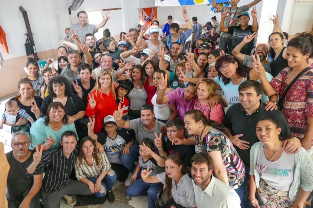 Plenario de La Campora tras el triunfo del Frente de Todos