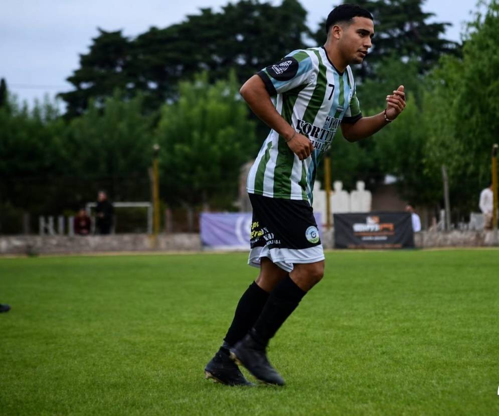 Arrieta clav&oacute; un golazo para que EFIC sume. Ph: El Aut&oacute;grafo.