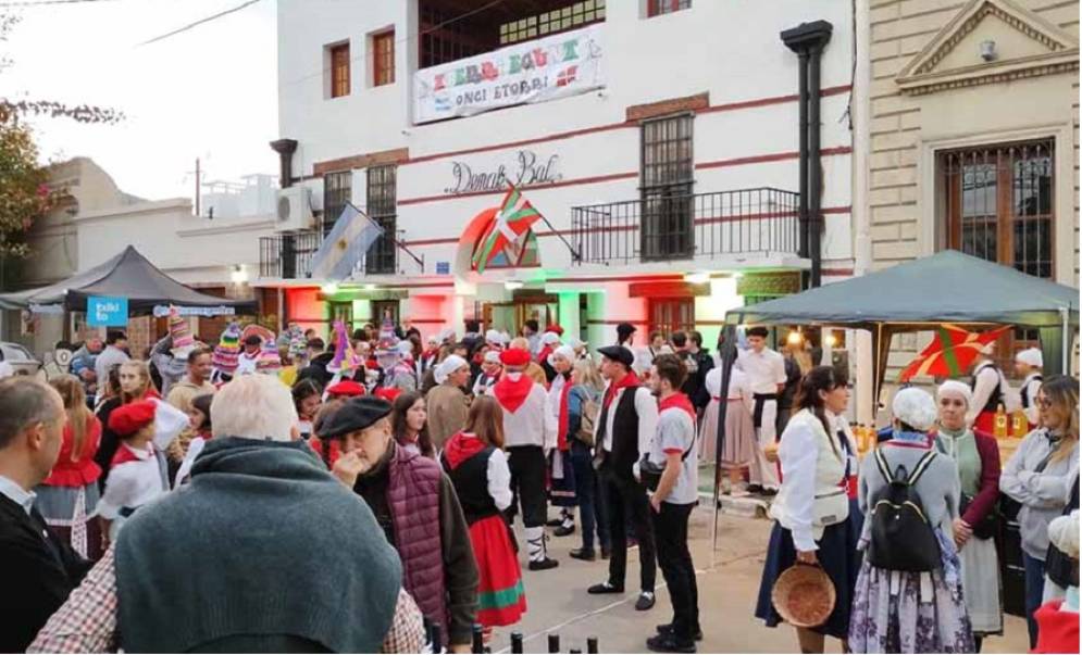 El Aberri Eguna es la celebraci&oacute;n de la comunidad vasca.