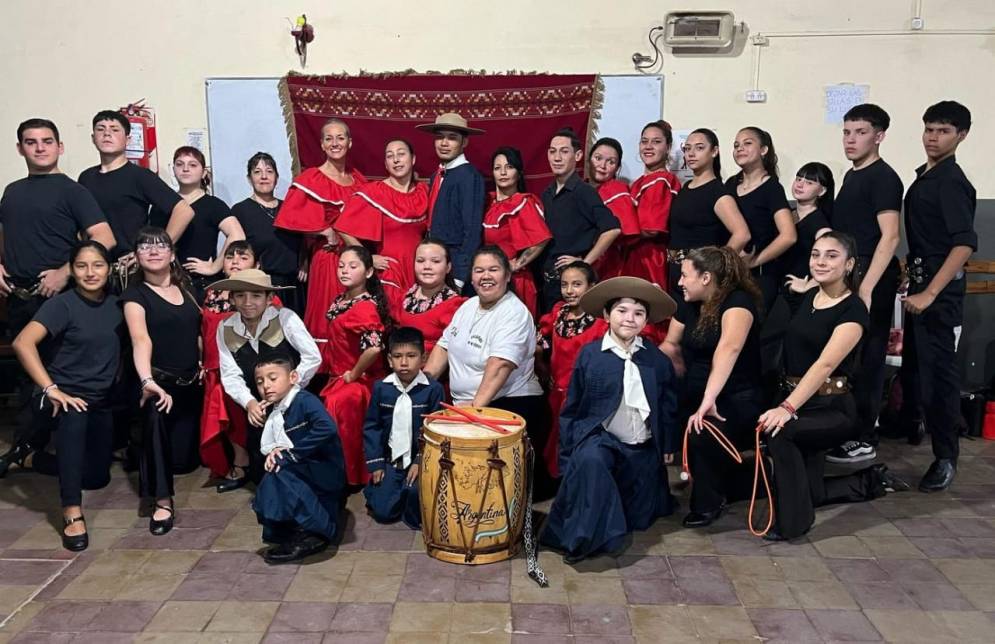 El elenco estable de "Folclore de Mi Tierra".