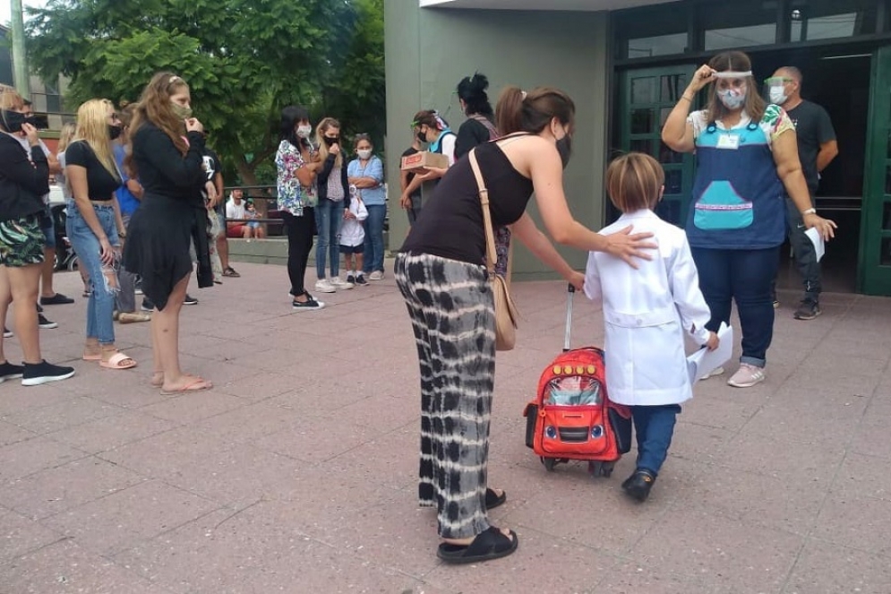 Los alumnos volvieron a la escuela y se reencontraron con sus compa&ntilde;eros despu&eacute;s de un a&ntilde;o