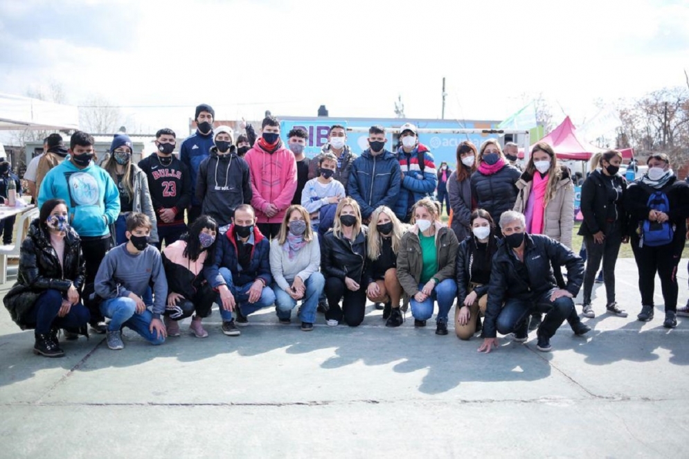 Funcionarios y candidatos del FdT participaron de la actividad.