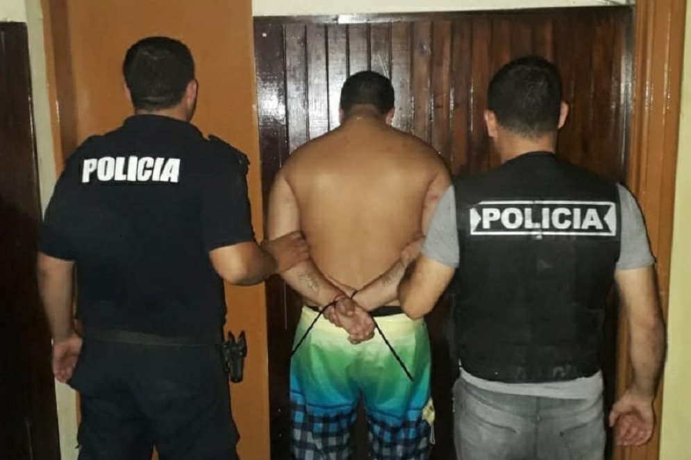 Musse, en cuero y esposado en la comisar&iacute;a local.