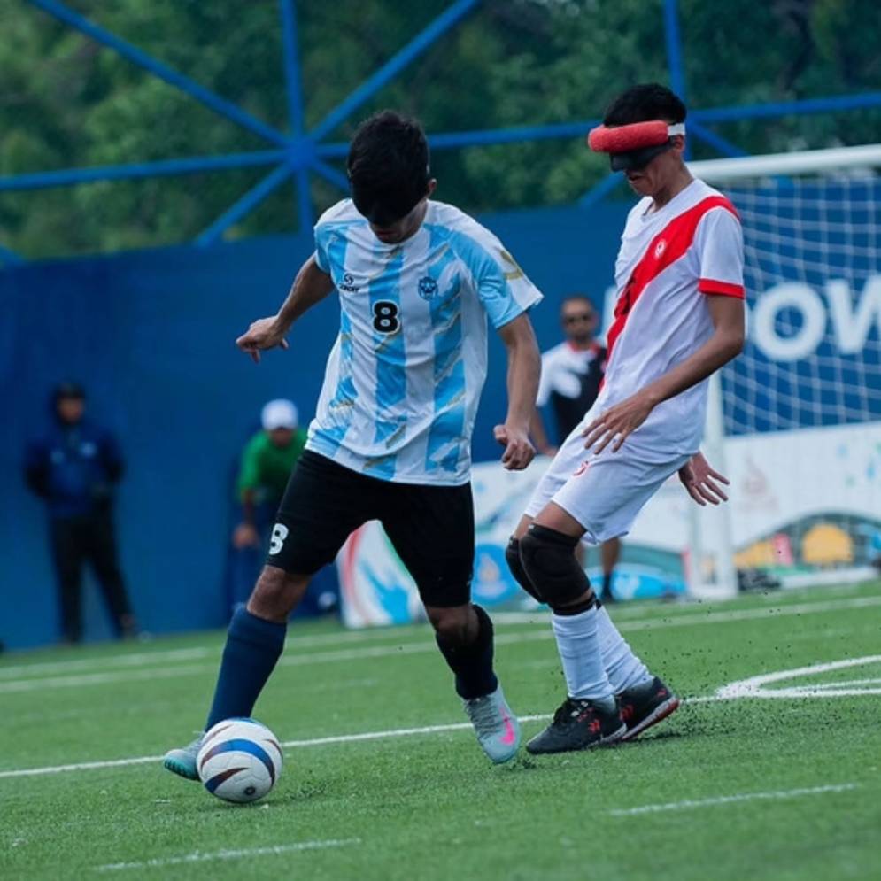 El ca&ntilde;uelense llevandola pegadita a la diestra.