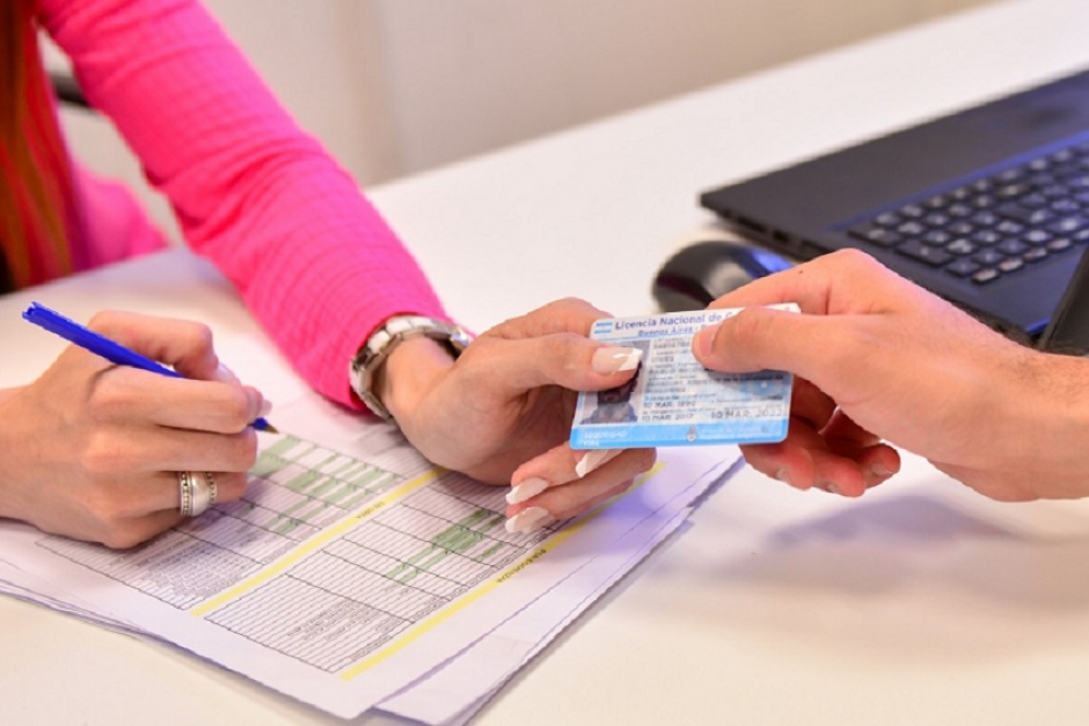 "La renovaci&oacute;n de carnet de conducir se extiende 180 d&iacute;as"