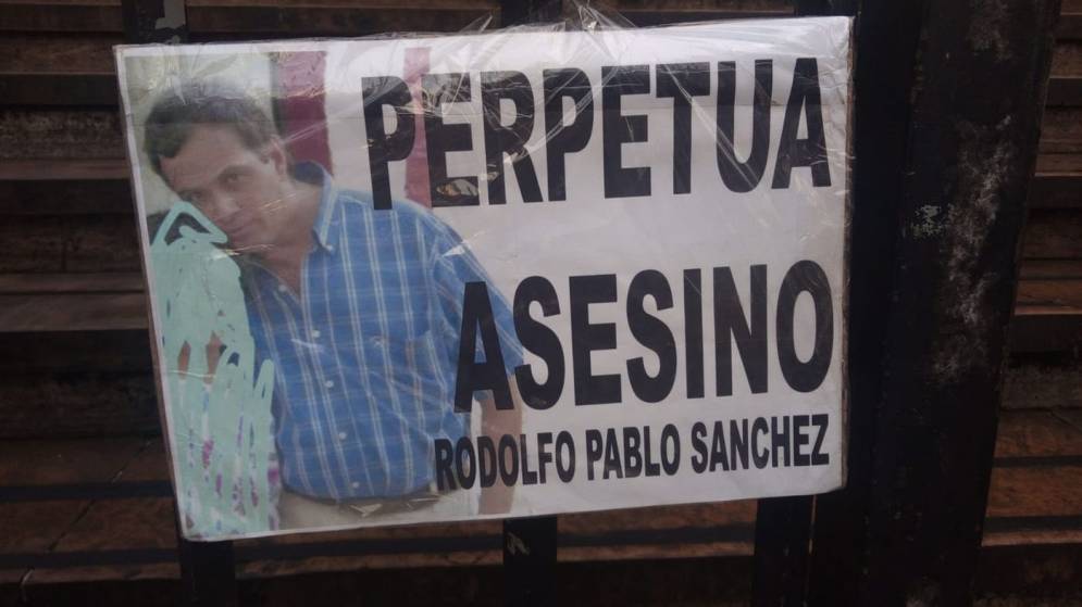 La puerta del tribunal platense (FOTO: AGLP).