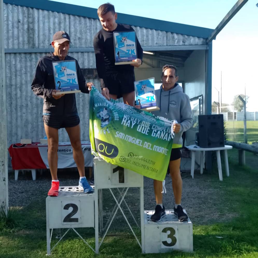 En los m&aacute;s alto del podio.