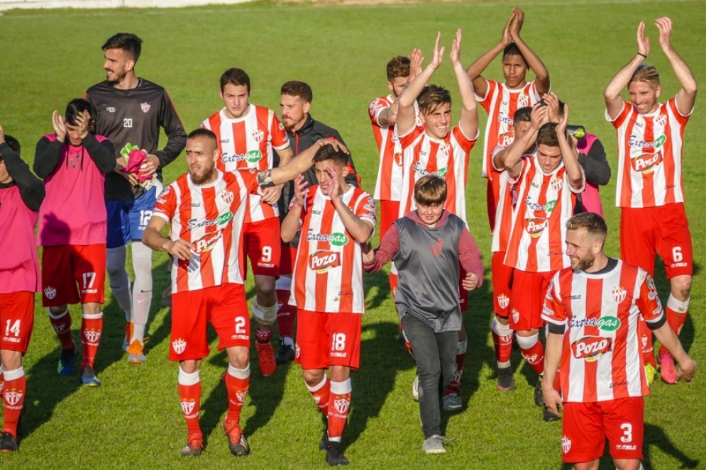 El equipo se fue ovacionado.