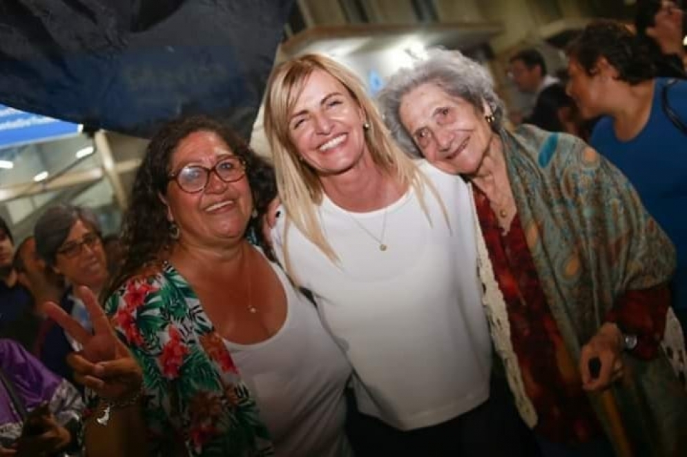 Con barbijo y distancia, Margarita Trejo y la intendenta Fassi ser&aacute;n las primeras oradoras del acto. 