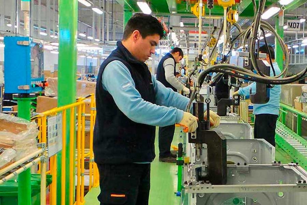 Visuar Samsung pag&oacute; los salarios con un 25% de descuento