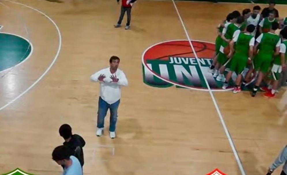 Los gestos de Casey a la c&aacute;mara de NacPop que desataron el enojo de los locales. CAPTURA DE TRANSMISI&Oacute;N.