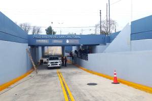 Los trabajadores en los retoques finales. Es inminente la inauguraci&oacute;n con la presencia de Sergio Massa.