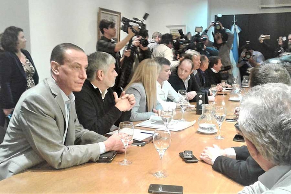 Gustavo Arrieta durante la reuni&oacute;n. 