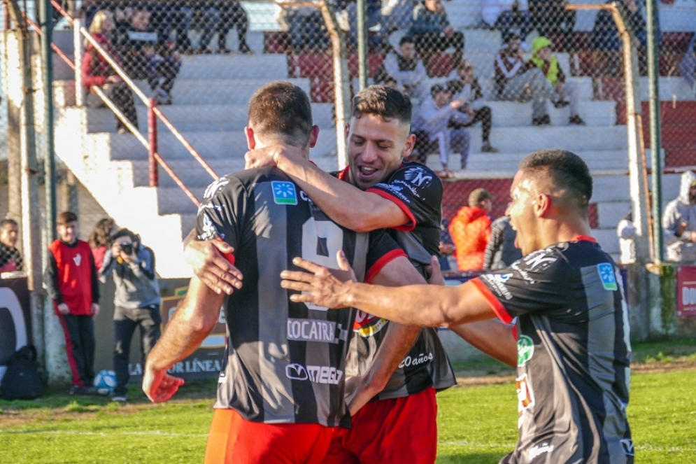 Ottaviani festeja su gol. /Foto: Adri&aacute;n Monod. 