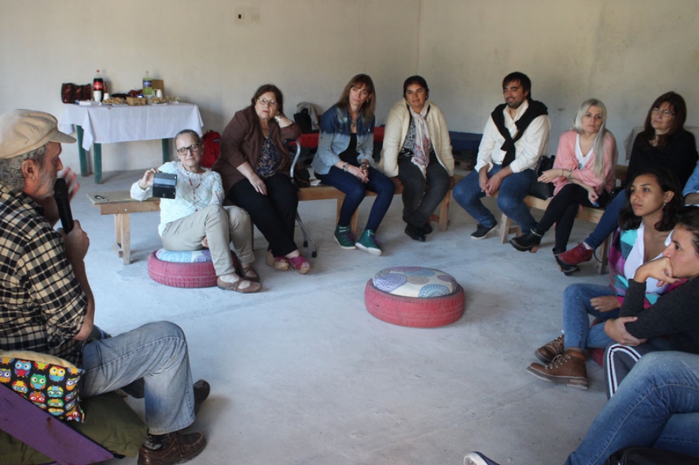 El Padre "Ale" en la charla del s&aacute;bado.