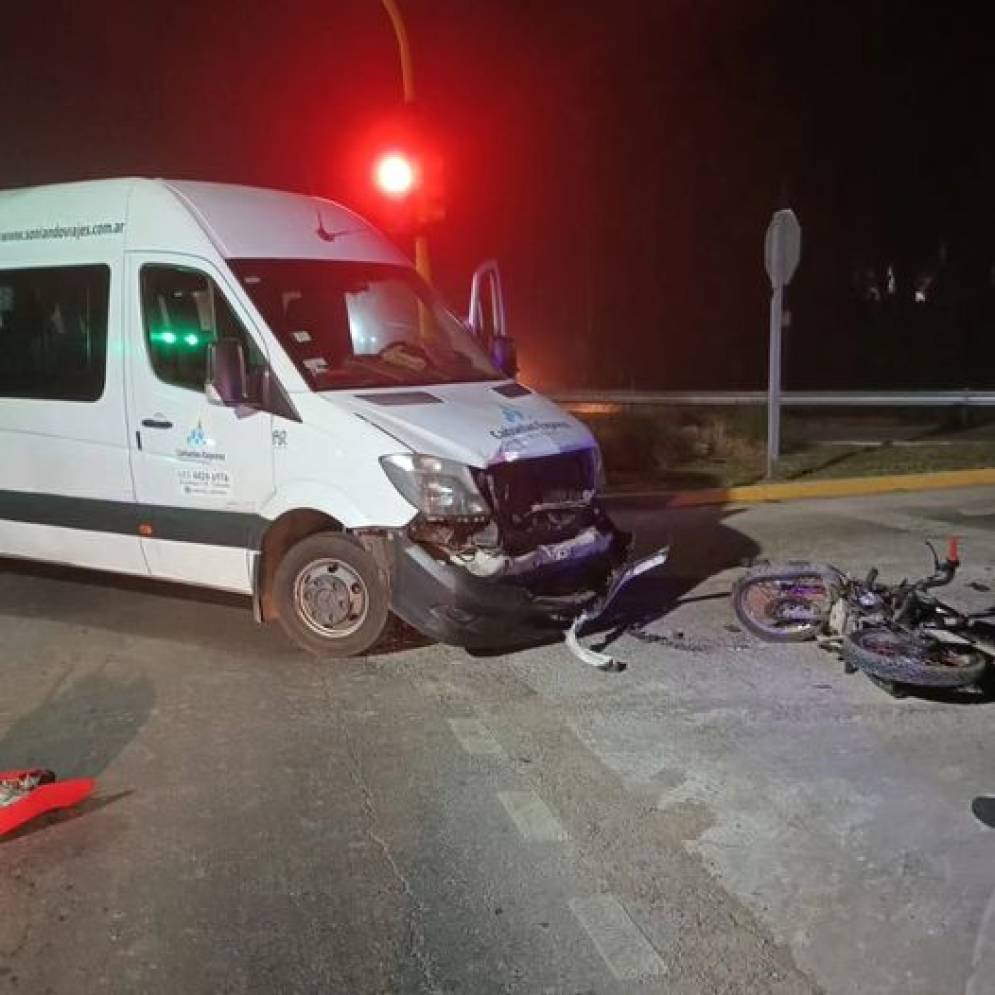 El cruce tiene sem&aacute;foros funcionando. 