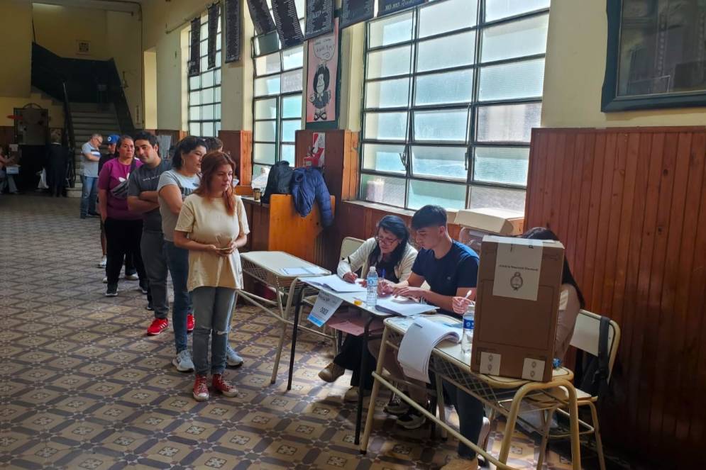 El hall interno de la Escuela Primaria N&deg;1 Domingo Faustino Sarmiento. 