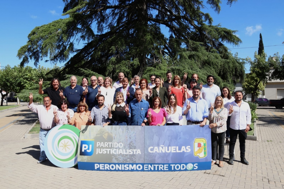 La foto de rigor en la Plaza San Mart&iacute;n.