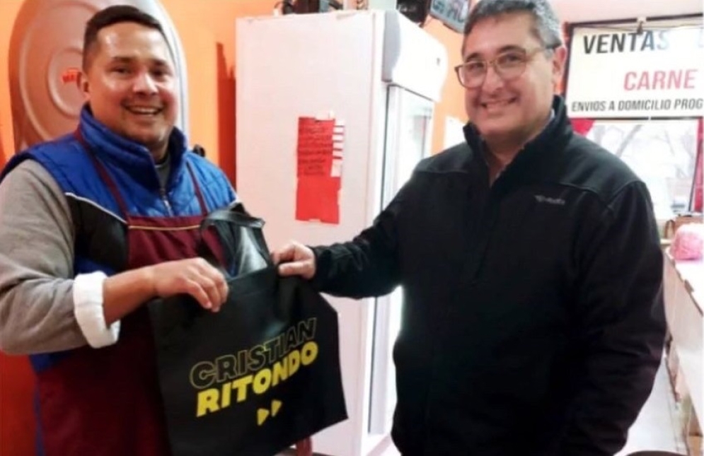 Dom&iacute;nguez fue recibido por los comerciantes. 