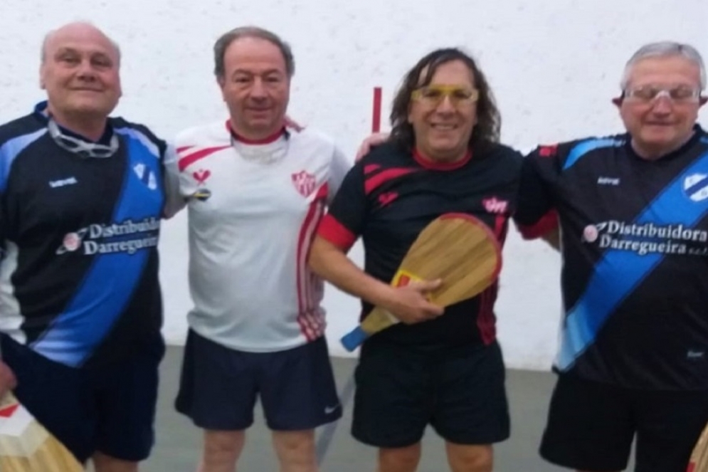 Los ca&ntilde;uelenses Conforti y el pelilargo "Chaja" Porciel (al medio).