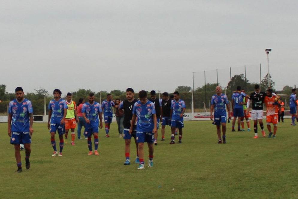 El plantel de Ca&ntilde;uelas de paro por falta de pagos