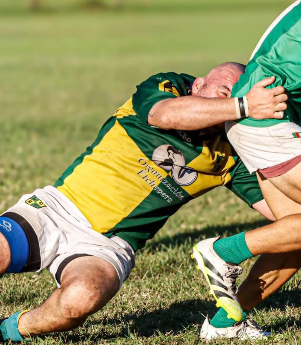 Por poco, se le escap&oacute; otra vez. (FOTO: Las Ca&ntilde;as Rugby).