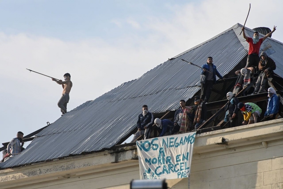 "Nos negamos a morir en la c&aacute;rcel", el mensaje hecho trapo de los reclusos.