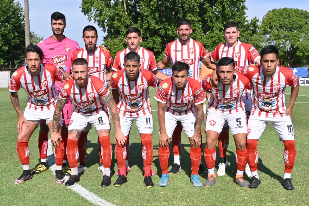 Los 11 del &uacute;ltimo cruce  frente a Comunicaciones. (FOTO: Jonathan Arga&ntilde;araz).