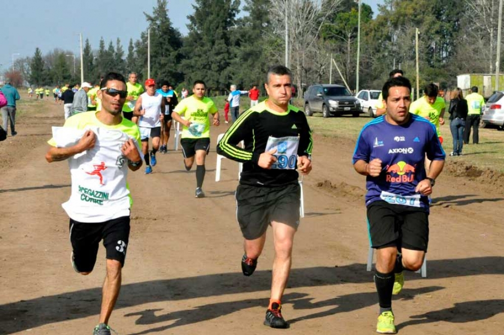 M&aacute;s de 400 atletas participaron de la primera competencia atl&eacute;tica en Gobernador Udaondo