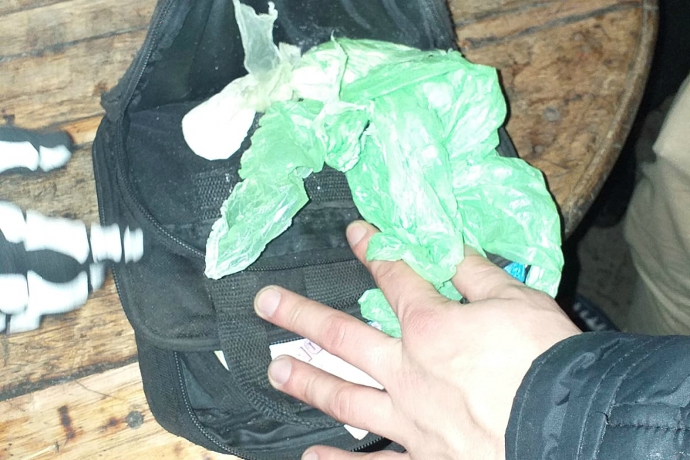 Un envoltorio con coca&iacute;na, encontrado en la vivienda de Houssay.