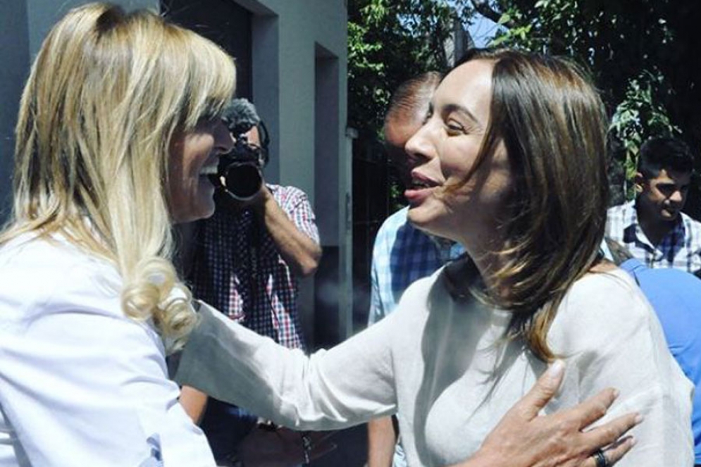 La gobernadora visit&oacute; el cuartel de Bomberos de Ca&ntilde;uelas. 