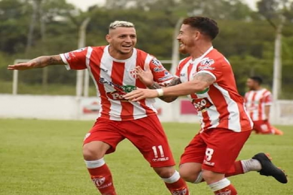 El festejo del segundo. Lo liquid&oacute; en el primer tiempo.