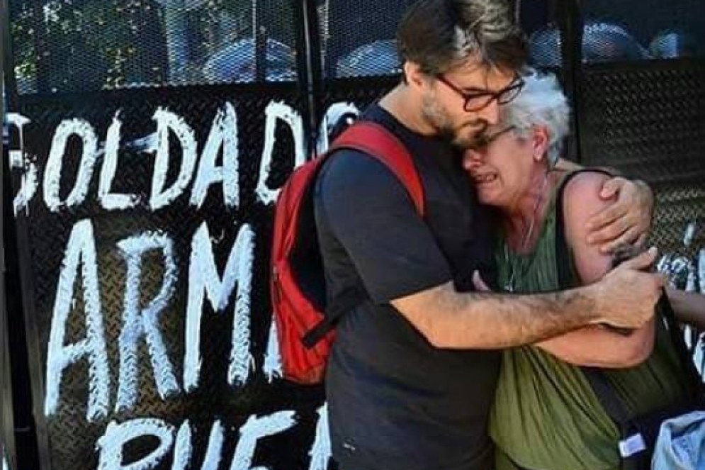 Una de las tantas im&aacute;genes que dejaron las jornadas de protestas en la Plaza de los Dos Congresos. 