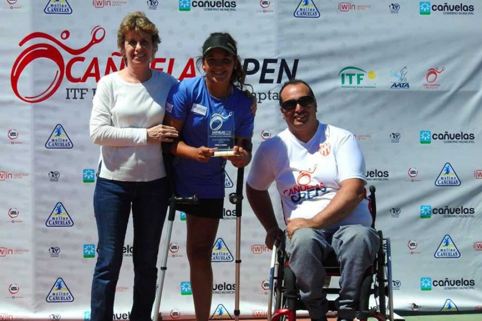 Moreno y Moliner en el momento de la premiaci&oacute;n. 