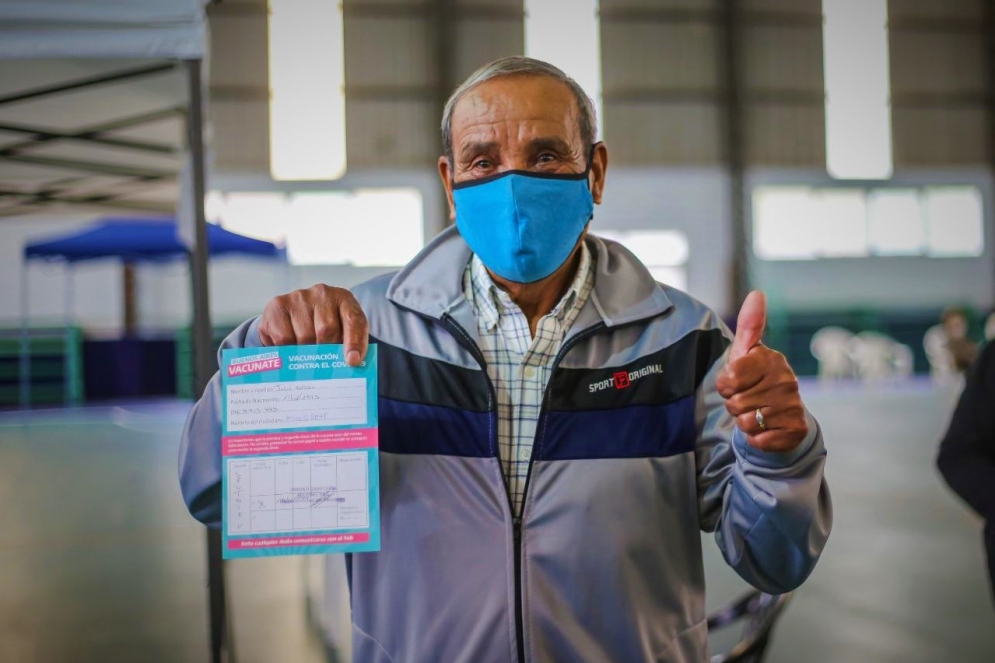 Julio recibi&oacute; la primera dosis en el vacunatorio de M&aacute;ximo Paz.
