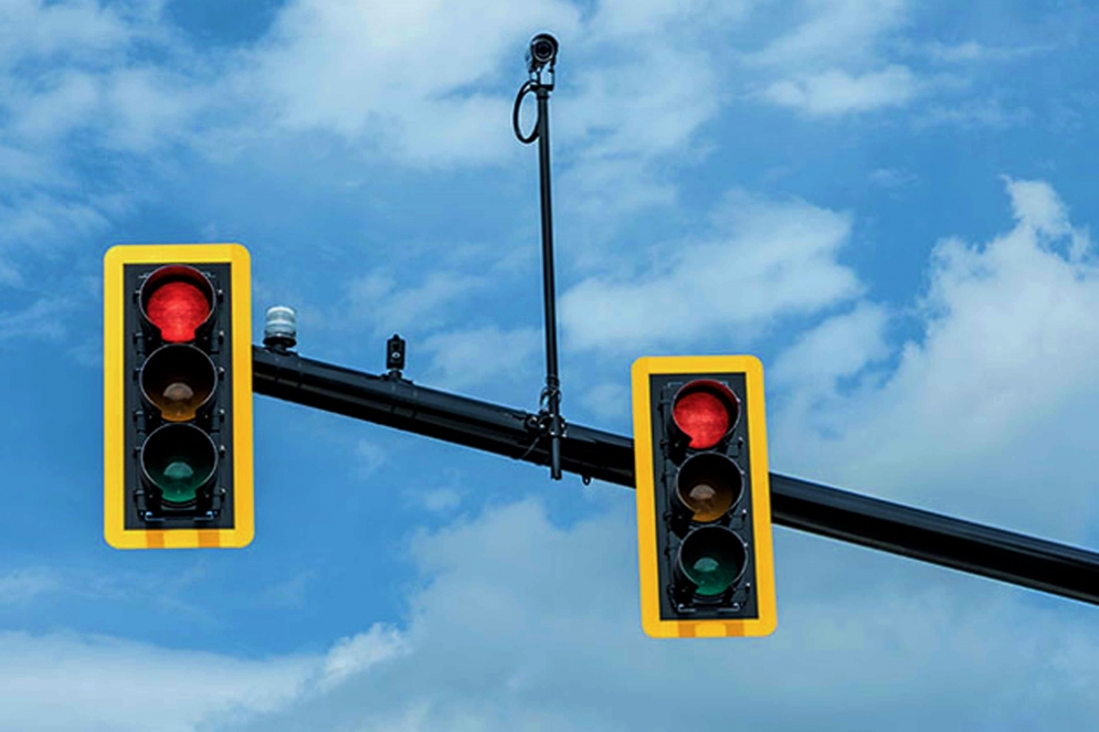 Las c&aacute;maras de los sem&aacute;foros permiten detectar las variables del tr&aacute;nsito para extender la "luz verde".
