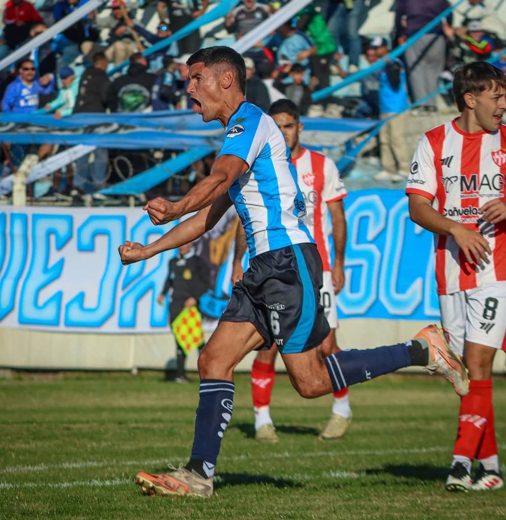 Con la cabeza. Luciano Vargas gritando el primero de Victoriano (FOTO: Prensa Victoriano Arenas).