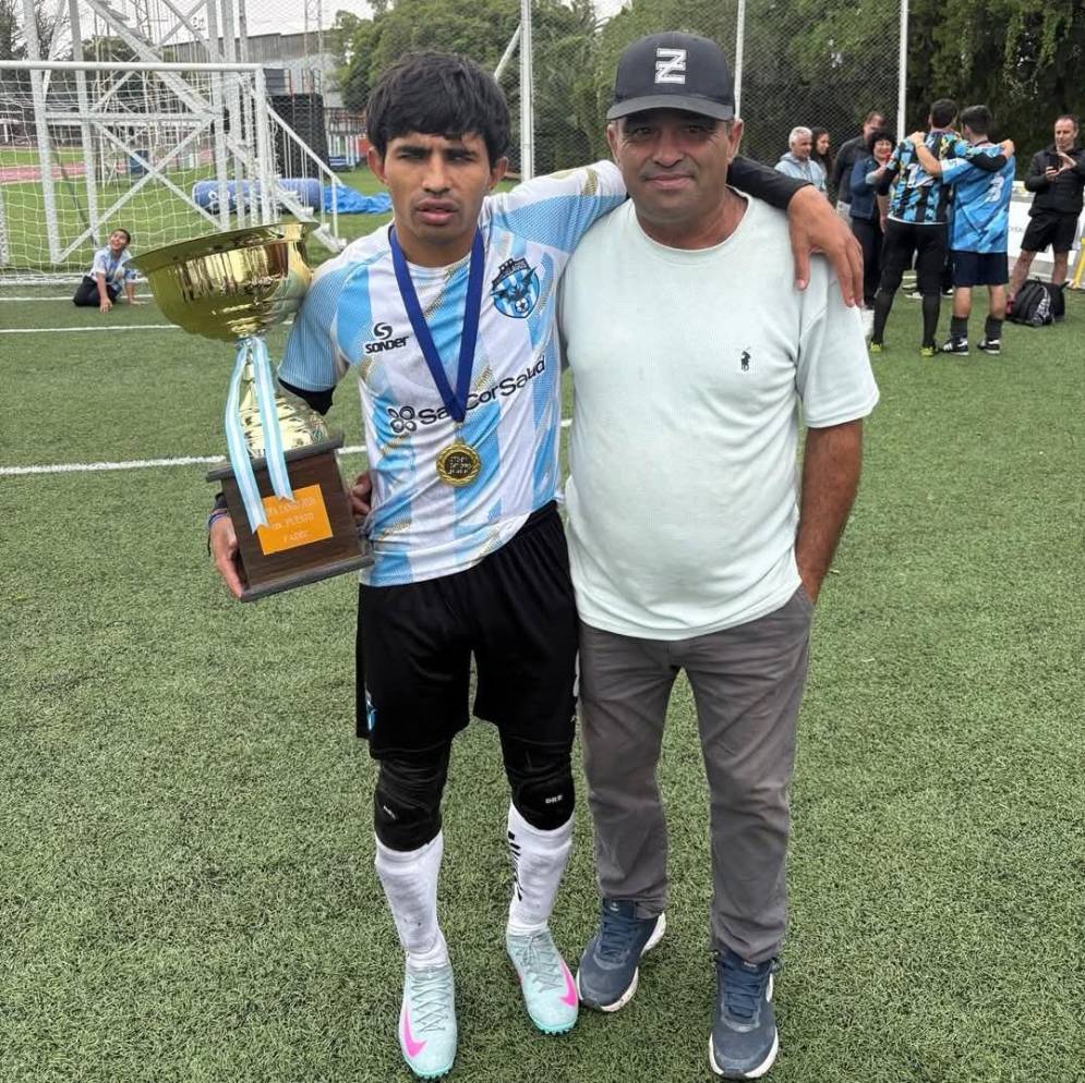 Junior junto a su pap&aacute;.