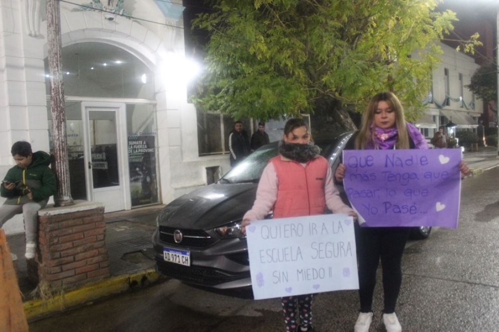 Algunos de los carteles que se pudieron apreciar en el reclamo.