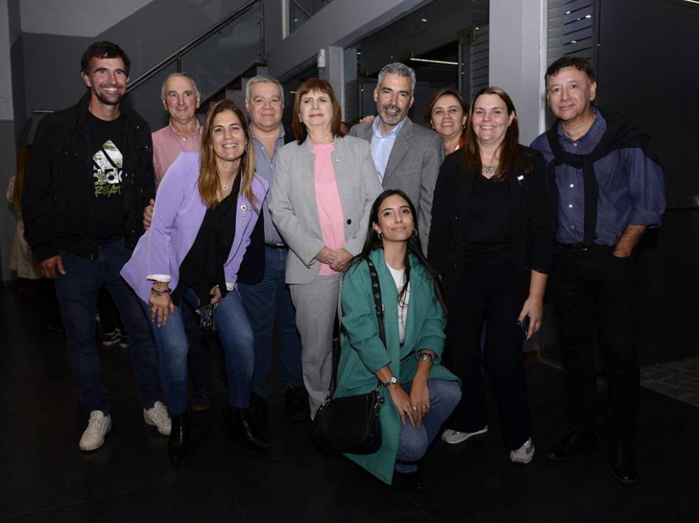 La foto luego del encuentro celebrado en el distrito que comanda Grindetti.