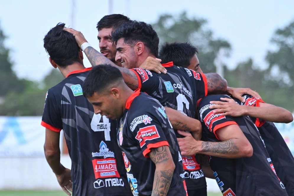 Rom&aacute;n, sonriente por su primer gol con Ca&ntilde;uelas (Foto: Jonathan Arga&ntilde;araz).
