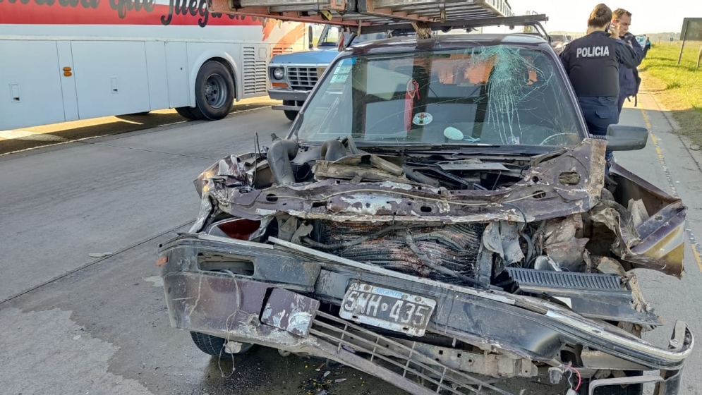 El conductor del Peugeot 505 golpe&oacute; su cabeza contra el parabrisas.