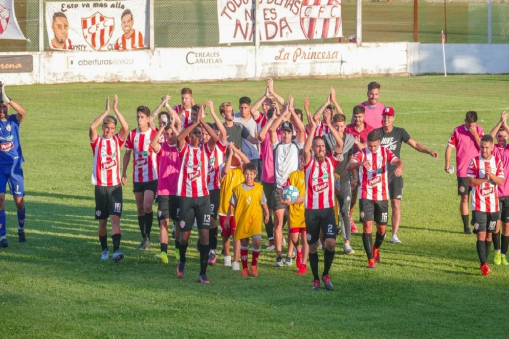 El plantel fue ovacionado. Ph: Adri&aacute;n Monod.