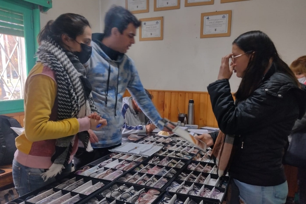 Hubo largas colas, que se extendieron hasta pasado el mediod&iacute;a.
