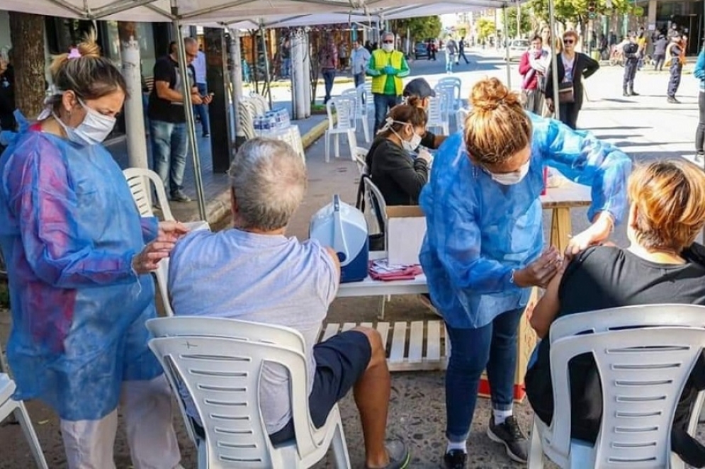 Postal de jornadas de vacunaci&oacute;n contra el coronavirus.
