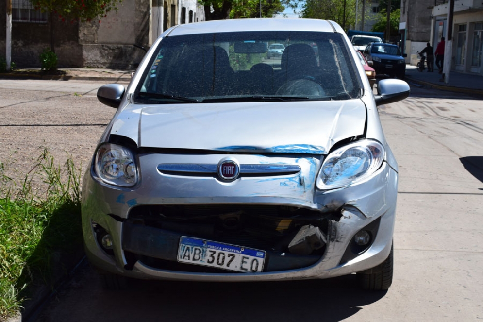 El autom&oacute;vil sufri&oacute; da&ntilde;os en la parrilla y el cap&oacute;