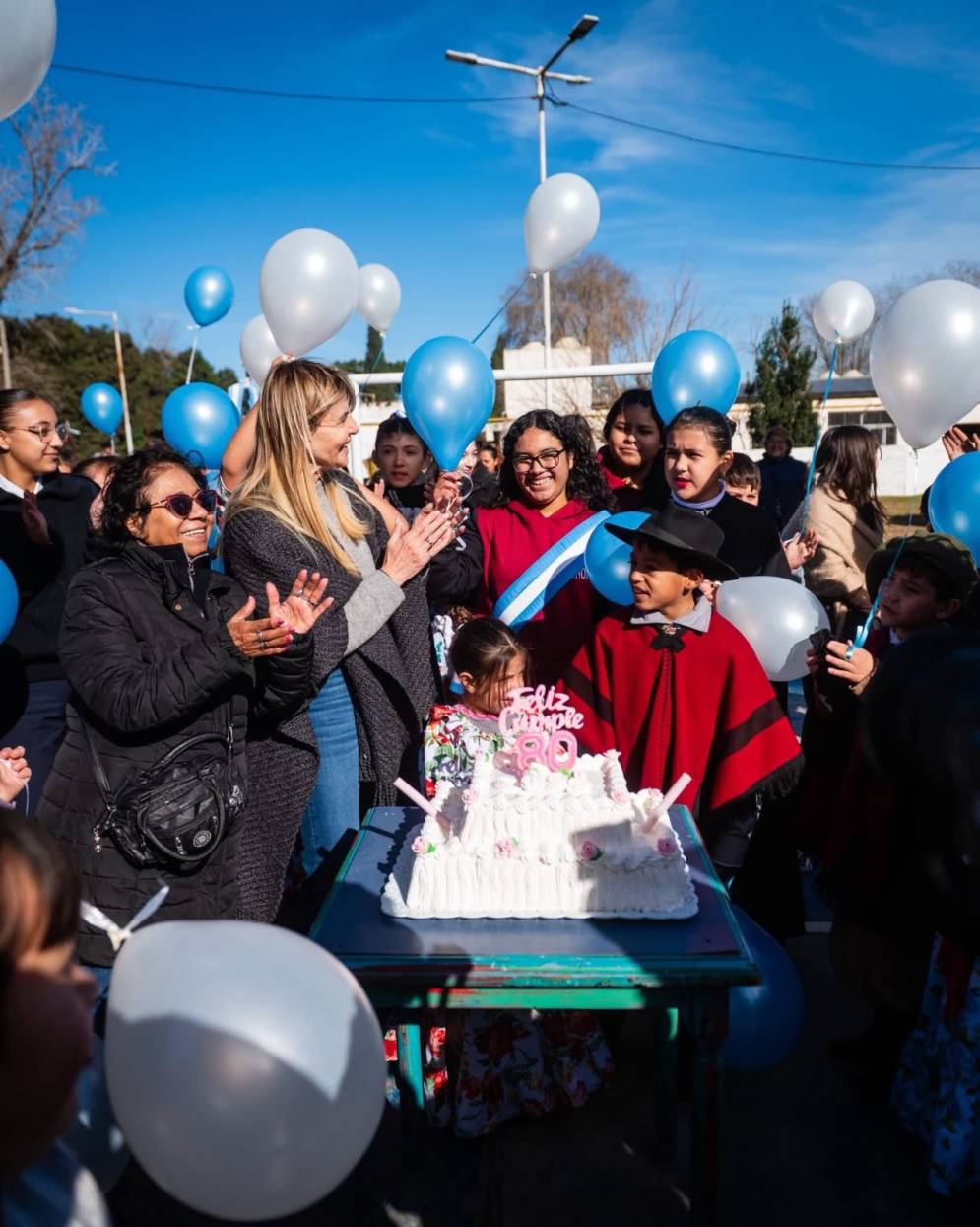 Estuvo la tradicional torta de cumple.