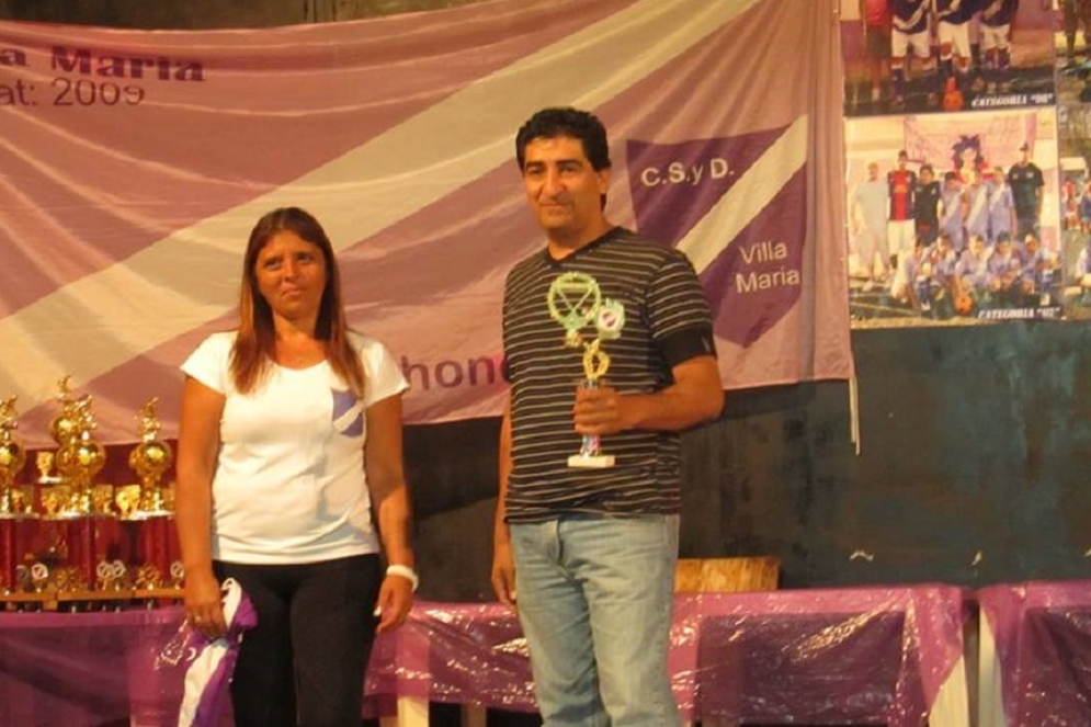 Roberto Graz en un acto en el Club Villa Mar&iacute;a. 