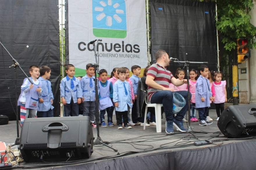 Las mejores im&aacute;genes de la "5&ordf; Feria del Libro de Ca&ntilde;uelas"