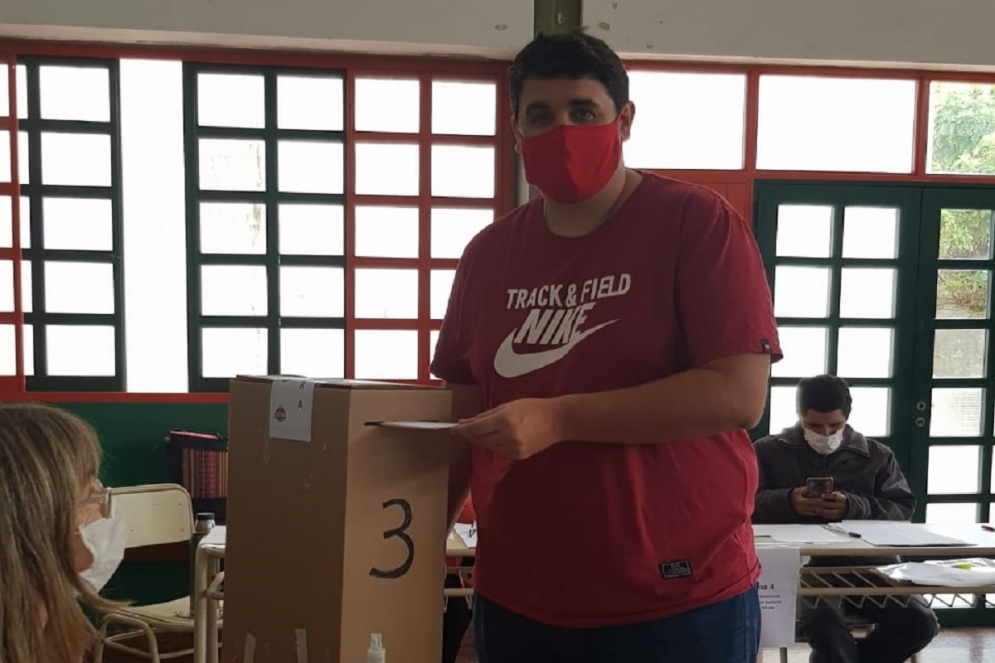 El ex concejal vot&oacute;  en la Escuela N&deg;27.